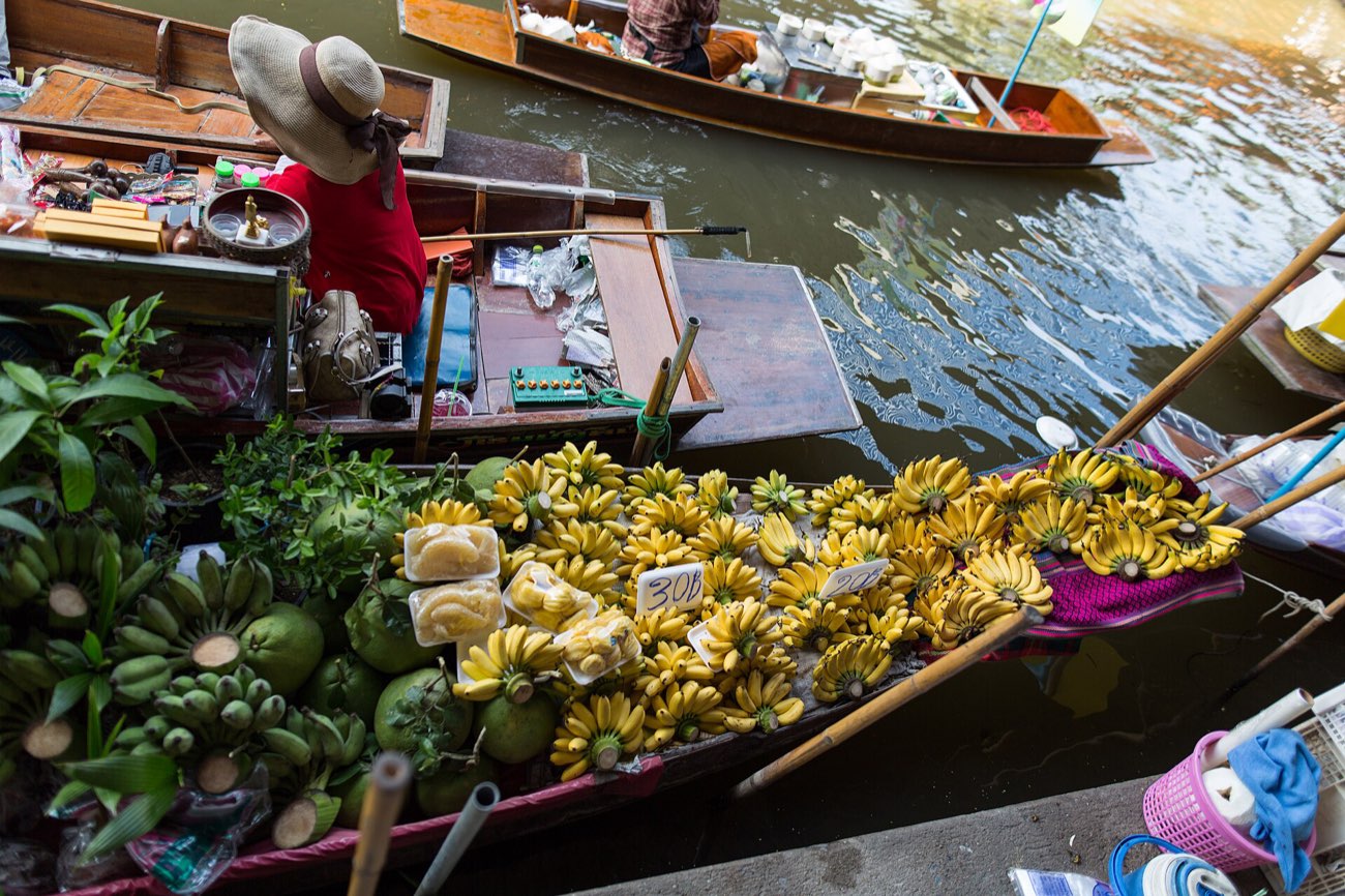 Paddle boats loaded with produce at Damnoen Saduak floating market