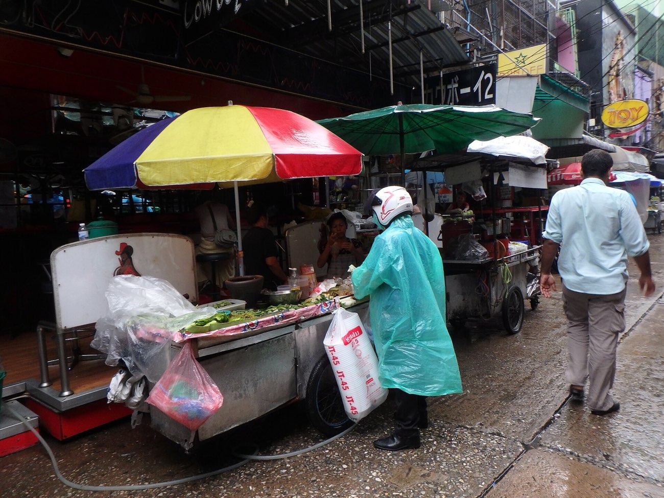 Street food vendor at work in Bangkok